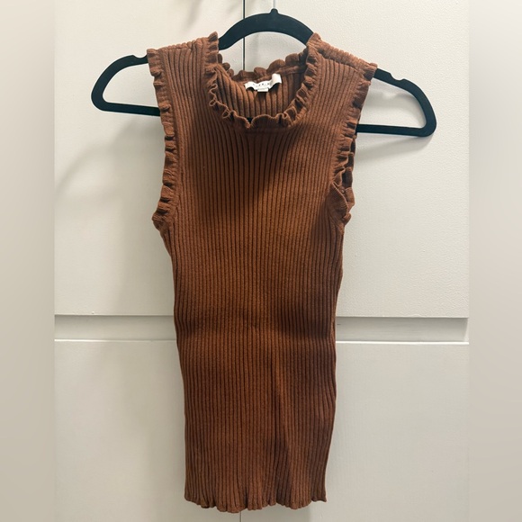 Gilli Tops - Women’s GILLI Ruffled and Ribbed Brown Sleeveless Top‎ Size Medium EUC